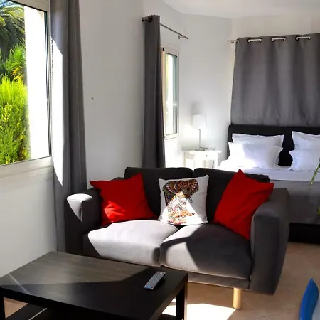 3 Elephants * ניס